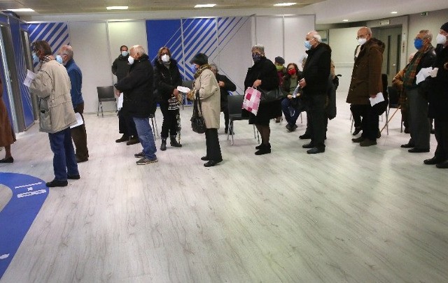 Ποιοι θα μπορούν να κλείσουν ραντεβού για εμβόλιο τον Απρίλιο