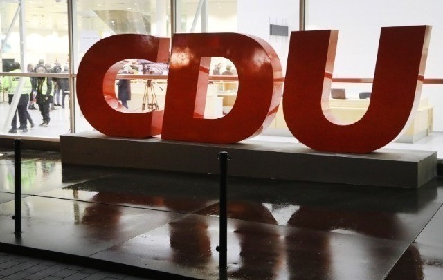 Γερμανία: Το προεδρείο του CDU στηρίζει Λάσετ
