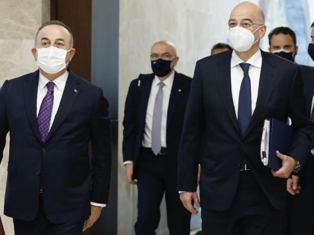 Παραβιάσεις, μεταναστευτικό, Κυπριακό συζήτησαν Δένδιας - Τσαβούσογλου