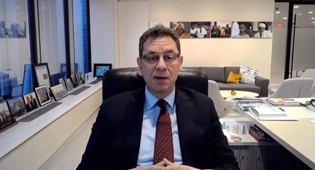 Pfizer: Κατά της άρσης της πατέντας ο Αλμπέρτ Μπουρλά