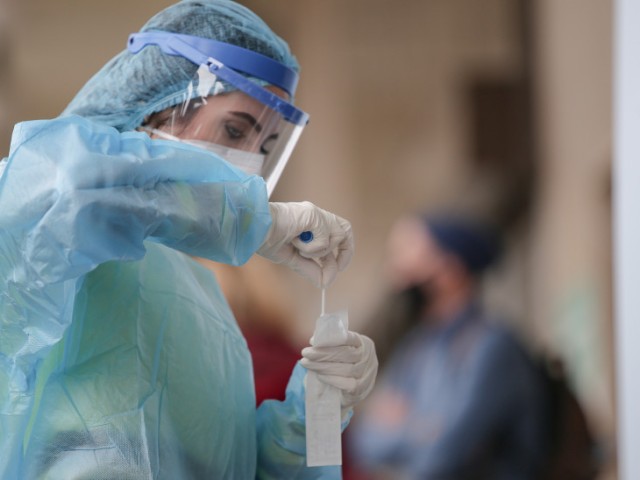 ΕΟΔΥ: 1.428 νέα κρούσματα - 51 θάνατοι - 728 διασωληνωμένοι