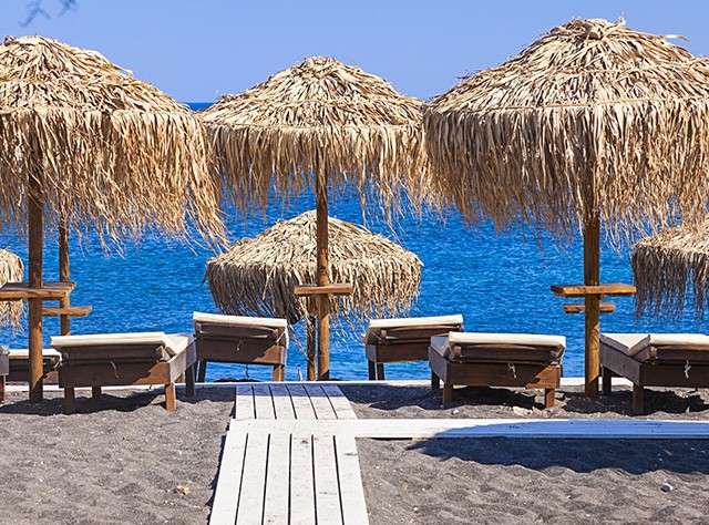 Ανοίγουν από σήμερα οι οργανωμένες παραλίες