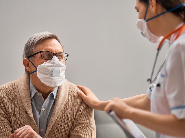 Οι ασθενείς Covid-19 με μασέλα έχουν περισσότερα επικίνδυνα μικρόβια στο στόμα