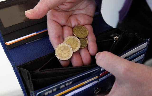 Ενας στους δυο παγκοσμίως είδε μείωση εισοδήματος λόγω Covid