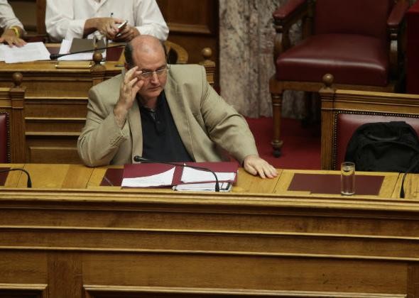 Νίκος Φίλης: "Φτηνό κόλπο το freedom pass για νέους"