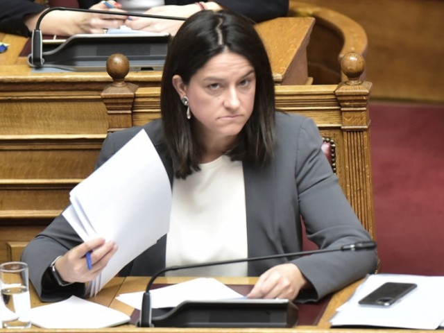 Κατεπείγουσα αγωγή της Νίκης Κεραμέως κατά της ΟΛΜΕ για την απεργία κατά τη διάρκεια των εξετάσεων