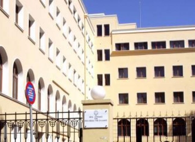 Μονή Πετράκη: Ιερεάς έριξε οξύ σε μητροπολίτες