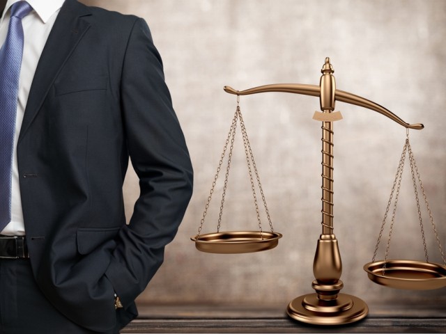 Προς αποχή οι δικηγόροι από πλειστηριασμούς α' κατοικίας των ευάλωτων νοικοκυριών