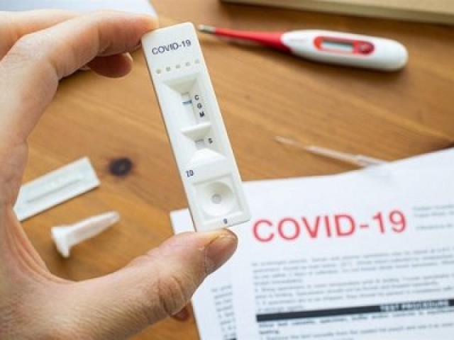 Self test: Τι ισχύει από Δευτέρας για εργαζόμενους σε δημόσιο - ιδιωτικό τομέα