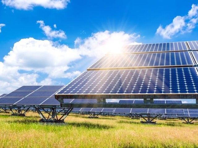 ΕΕ: Αιολικά και ηλιακά πάνελ εύκολα και γρήγορα