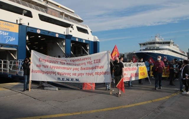 "Πάγωσε" η απεργία στα πλοία της ακτοπλοΐας