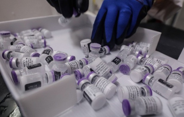 Εξαιρετικά σπάνιες και ήπιες καρδιακές επιπλοκές σε νέους από εμβόλια mRNA