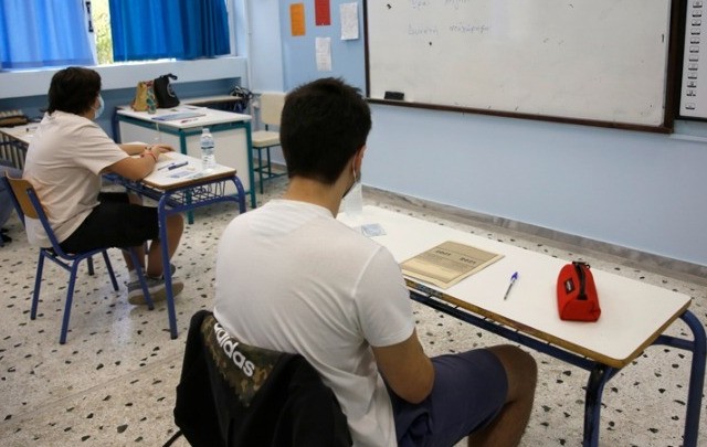 Πανελλήνιες: Συνέχεια με Κοινωνιολογία, Χημεία, Πληροφορική