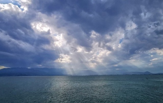 Τοπικές βροχές και σποραδικές καταιγίδες σήμερα