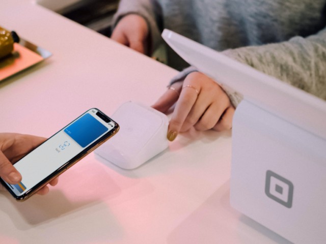 Πως θα λαμβάνουν το freedom pass των 150 ευρώ οι εμβολιασθέντες 18-25 ετών