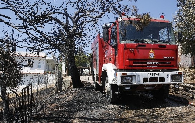Ολονύκτια επιφυλακή μετά τη φωτιά στο Σέιχ Σου