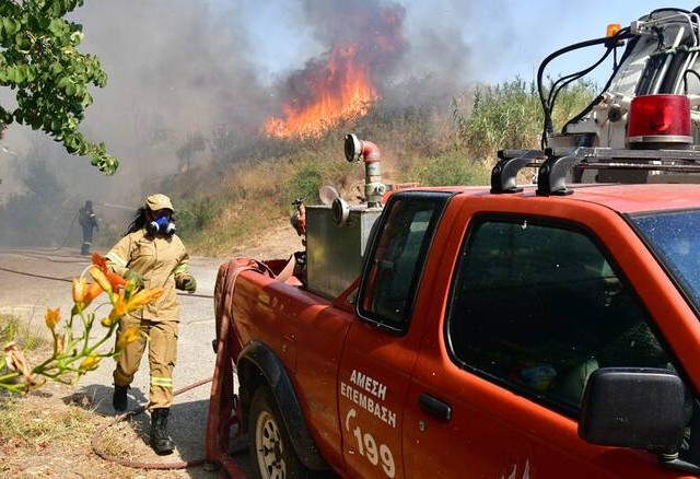 Η Αχαία στο έλεος της φωτιάς-Ευτυχώς χωρίς θύματα