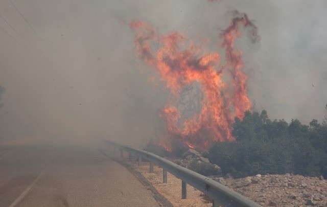 Εφιάλτης! 4η ημέρα η πυρκαγιά στα Βίλια