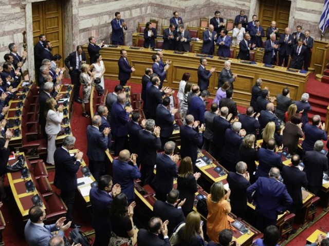 Στη Βουλή έκτακτα μέτρα για τις πυρόπληκτες περιοχές