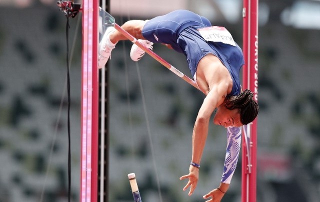 Ο Καραλής στον τελικό του επί κοντώ, Τσιάμης, Βασιλείου και Δουβαλίδης στα προκριματικά