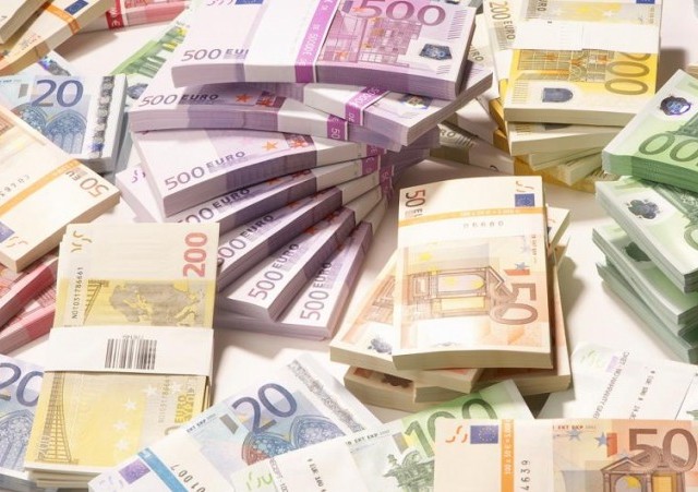 Ενισχύεται το ευρώ έναντι των ανταγωνιστών του