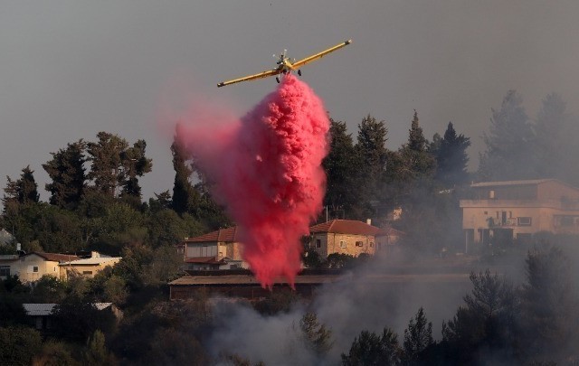 Γαλλία: Μάχη για να τεθεί υπό έλεγχο πυρκαγιά κοντά στο Σεν-Τροπέ