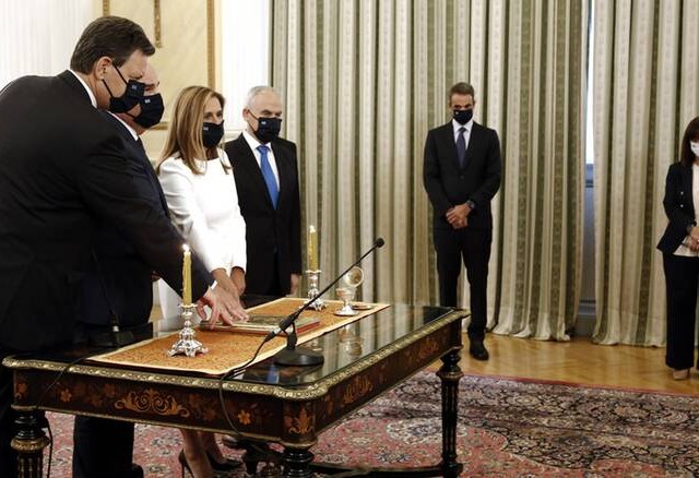 Ορκίστηκαν τα νέα μέλη της κυβέρνησης