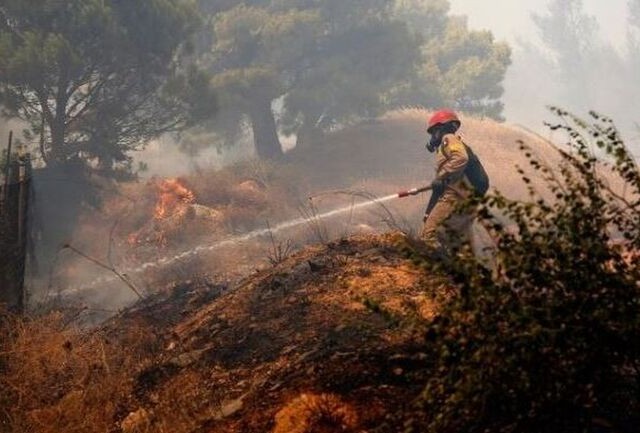 Βίλια: Μαίνεται η πυρκαγιά - Εντολή εκκένωσης προς Ψάθα (upd 18.40)