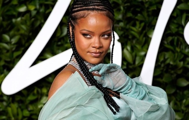 Η Ρίανα είναι επισήμως δισεκατομμυριούχος