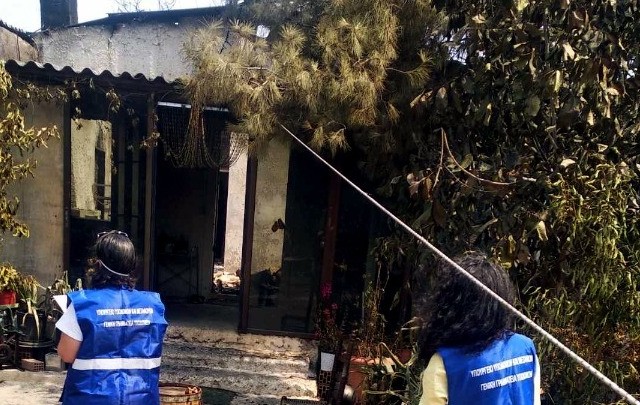 Σε εξέλιξη οι έλεγχοι κτιρίων στις πυρόπληκτες περιοχές