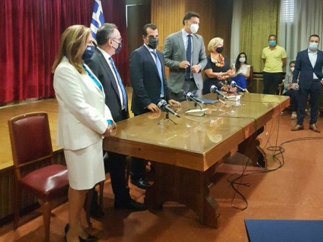 Υπουργείο Υγείας: Ευχές και προτροπές στην τελετή παραλαβής - παράδοσης