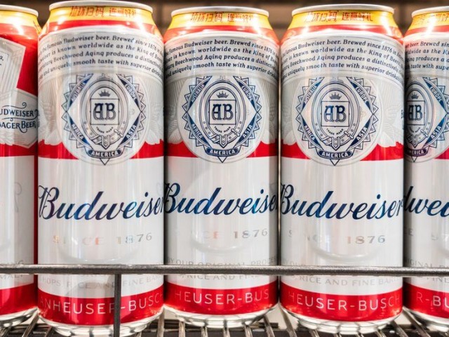  ΕΛΒΑΛΧΑΛΚΟΡ: Το πρώτο κουτί μπύρας στην Ευρώπη με το χαμηλότερο αποτύπωμα άνθρακα