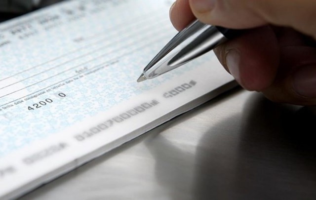 ΕΕΤ: Αναστέλλονται οι πληρωμές επιταγών επιχειρήσεων από πυρόπληκτες περιοχές