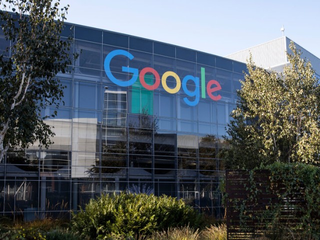 Από το 2022 επιστρέφουν οι εργαζόμενοι στα γραφεία της Google