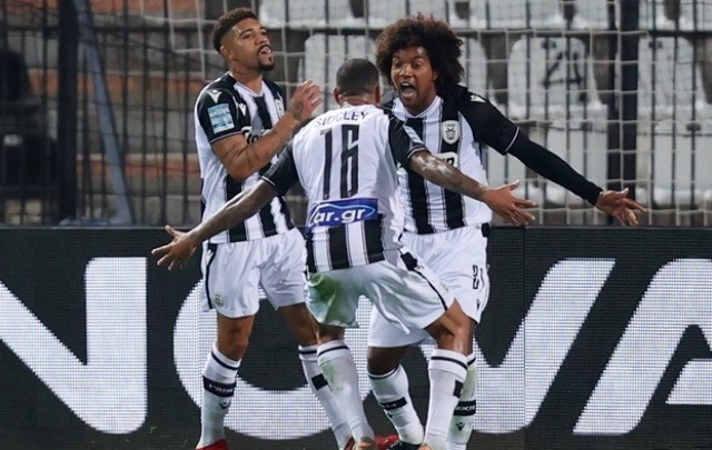 Μεγάλη νίκη ΠΑΟΚ - Κέρδισε 2-0 την ΑΕΚ στην Τούμπα