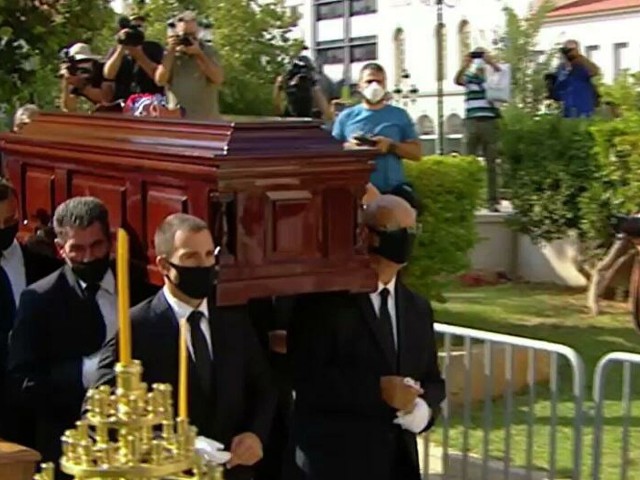 Στη Μητρόπολη Αθηνών η σωρός του Μίκη Θεοδωράκη