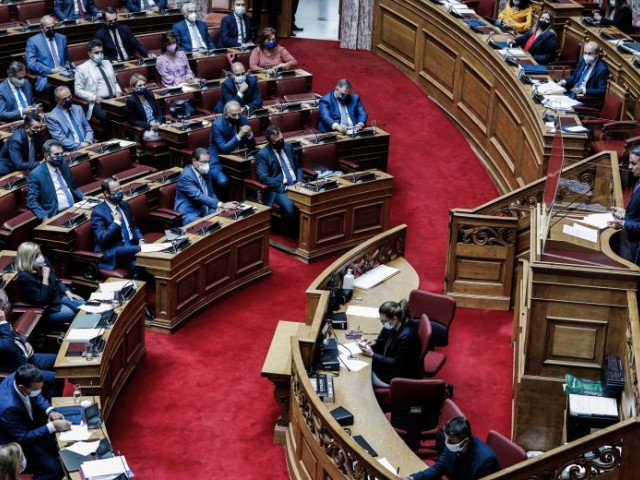 Βουλή: Η κυβερνητική πλειοψηφία απέρριψε τις τροπολογίες ΣΥΡΙΖΑ - ΚΚΕ για μειώσεις σε ΕΦΚ - ΕΝΦΙΑ