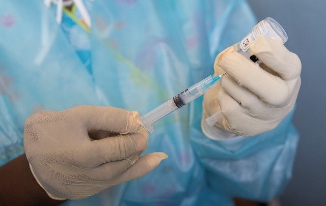 Σε αναστολή από σήμερα οι ανεμβολίαστοι επαγγελματίες υγείας