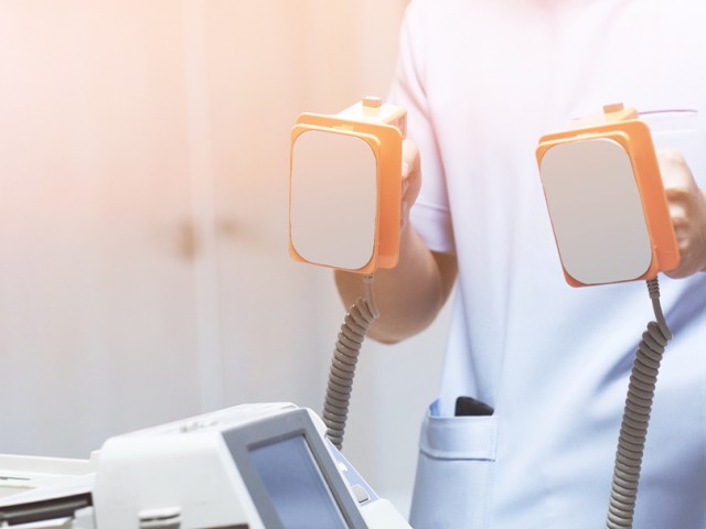 Δωρεά 3 απινιδωτών στο δήμο Δελφών από το Metropolitan Hospital