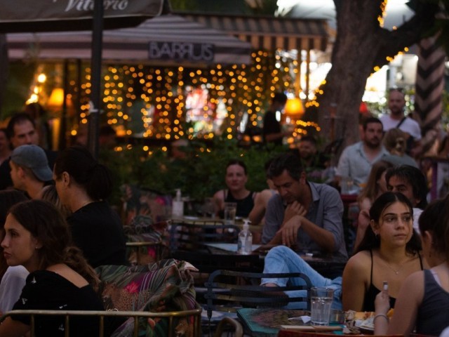 Αίρονται όλοι οι περιορισμοί διασκέδασης για τους εμβολιασμένους από 9 Οκτωβρίου