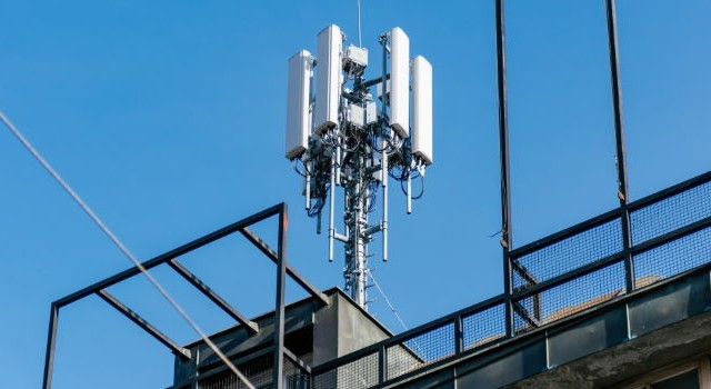 Το καρτέλ, η ακρίβεια, οι υπηρεσίες, τα δίκτυα…