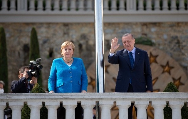 Η Μέρκελ αποχαιρέτισε τον Ερντογάν