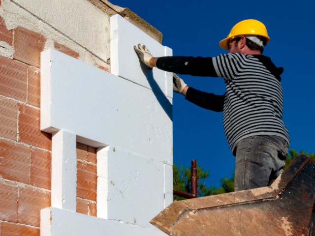 Κίνδυνος για το νέο "Εξοικονομώ" η ενεργειακή κρίση