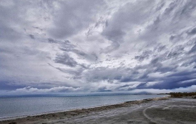 Αστατος ο καιρός και σήμερα με βροχές και καταιγίδες