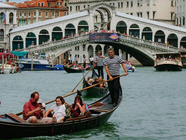 Είκοσι τρεις Έλληνες τουρίστες βρέθηκαν θετικοί στον κορονοϊό στην Βενετία