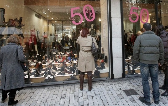 Αρχίζουν οι ενδιάμεσες φθινοπωρινές εκπτώσεις