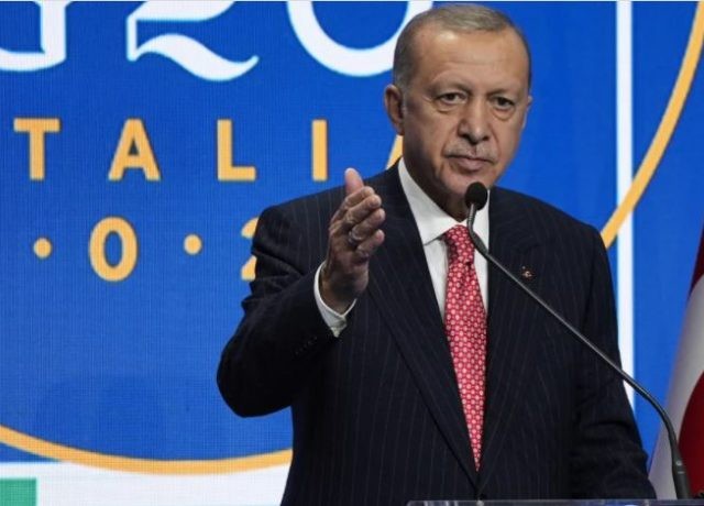 Ερντογάν: Εξέφρασα στον Μακρόν ανησυχία για την πώληση όπλων στην Ελλάδα