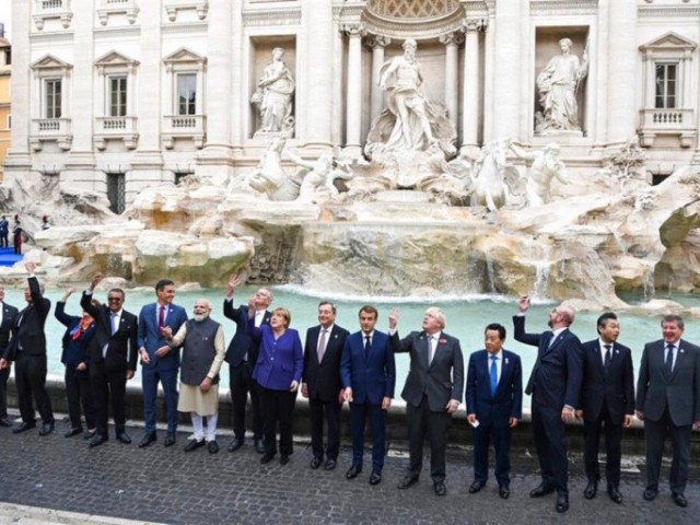 Στη Φοντάνα Ντι Τρέβι για… ευχές οι ισχυρότεροι ηγέτες του κόσμου