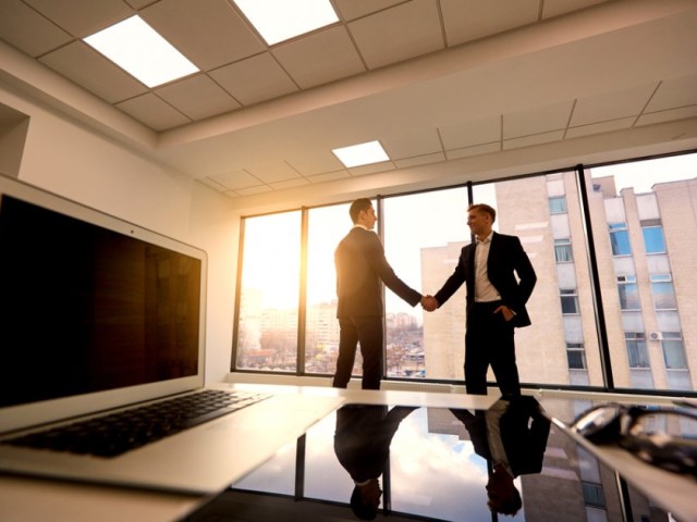 EY: Προβληματισμός και αβεβαιότητα για τις ενδοομιλικές συναλλαγές