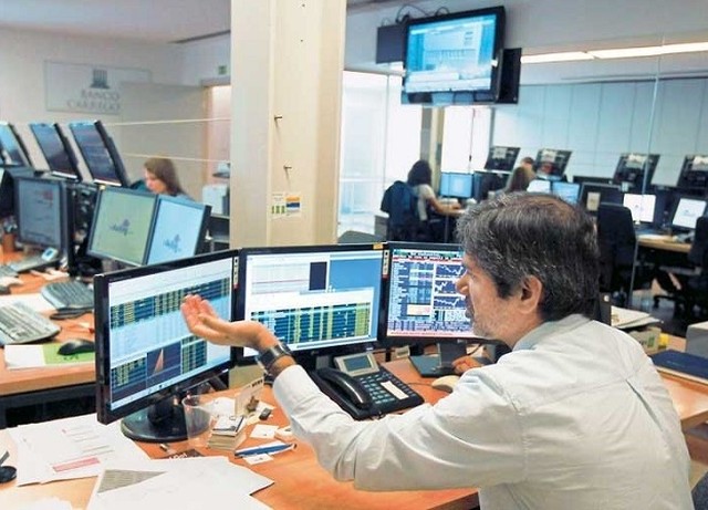 “Στροφή” των χρηματιστηριακών σε νέες εταιρείες με μπαράζ εκθέσεων